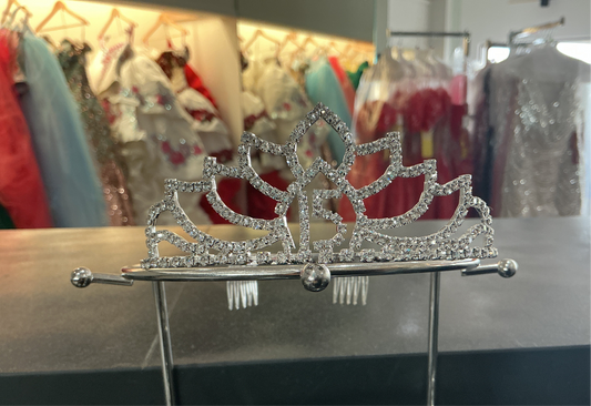 Sparkling Silver Quinceañera Tiara: Celebrate Your 15th in Dazzling Style