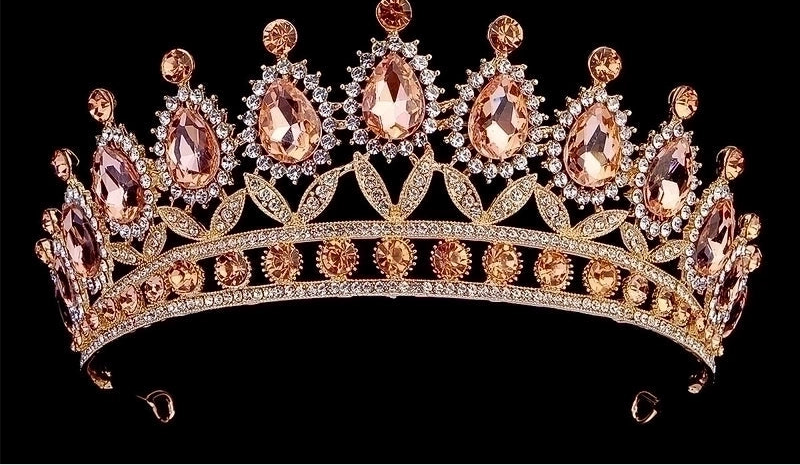 Moonlit Enchantment: Silver Filigree Tiara with Pearl Accents