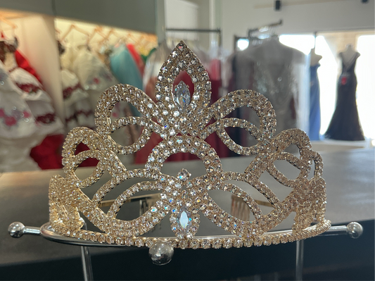 Dazzling Quinceañera Tiara: Golden Radiance with Crystal Accents