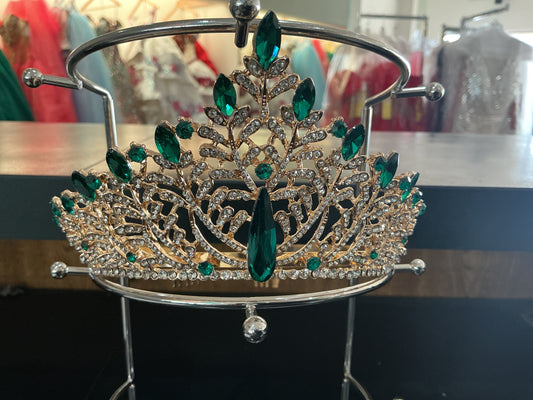 Emerald Dream Quinceañera Tiara: A Lush Celebration of 15 Years
