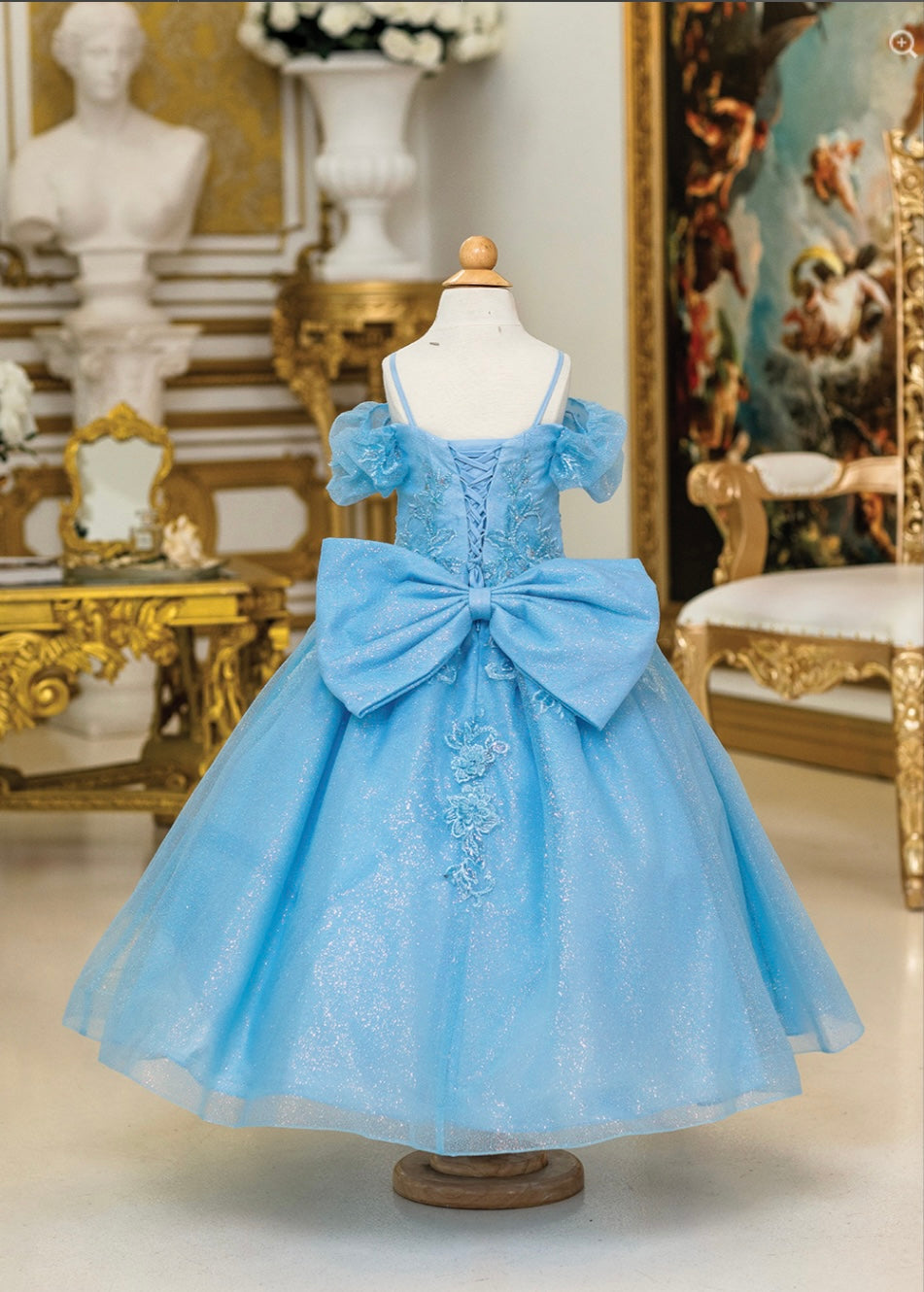 Enchanting Rhapsody: Tiered Tulle Mini Quince Dress"