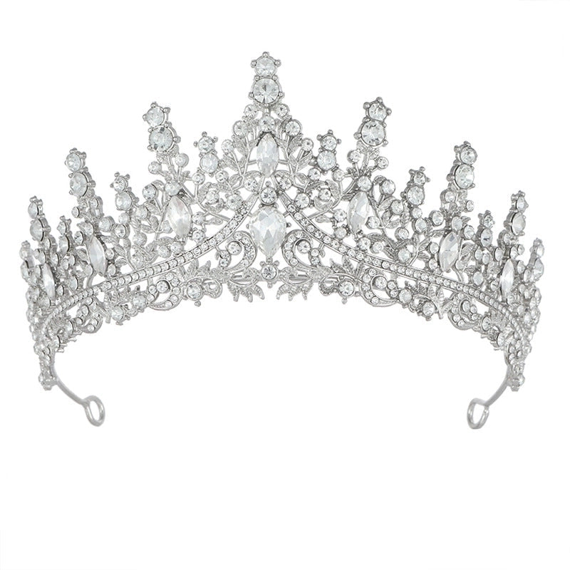 Diamond Majesty: Sparkling Rhinestone Tiara